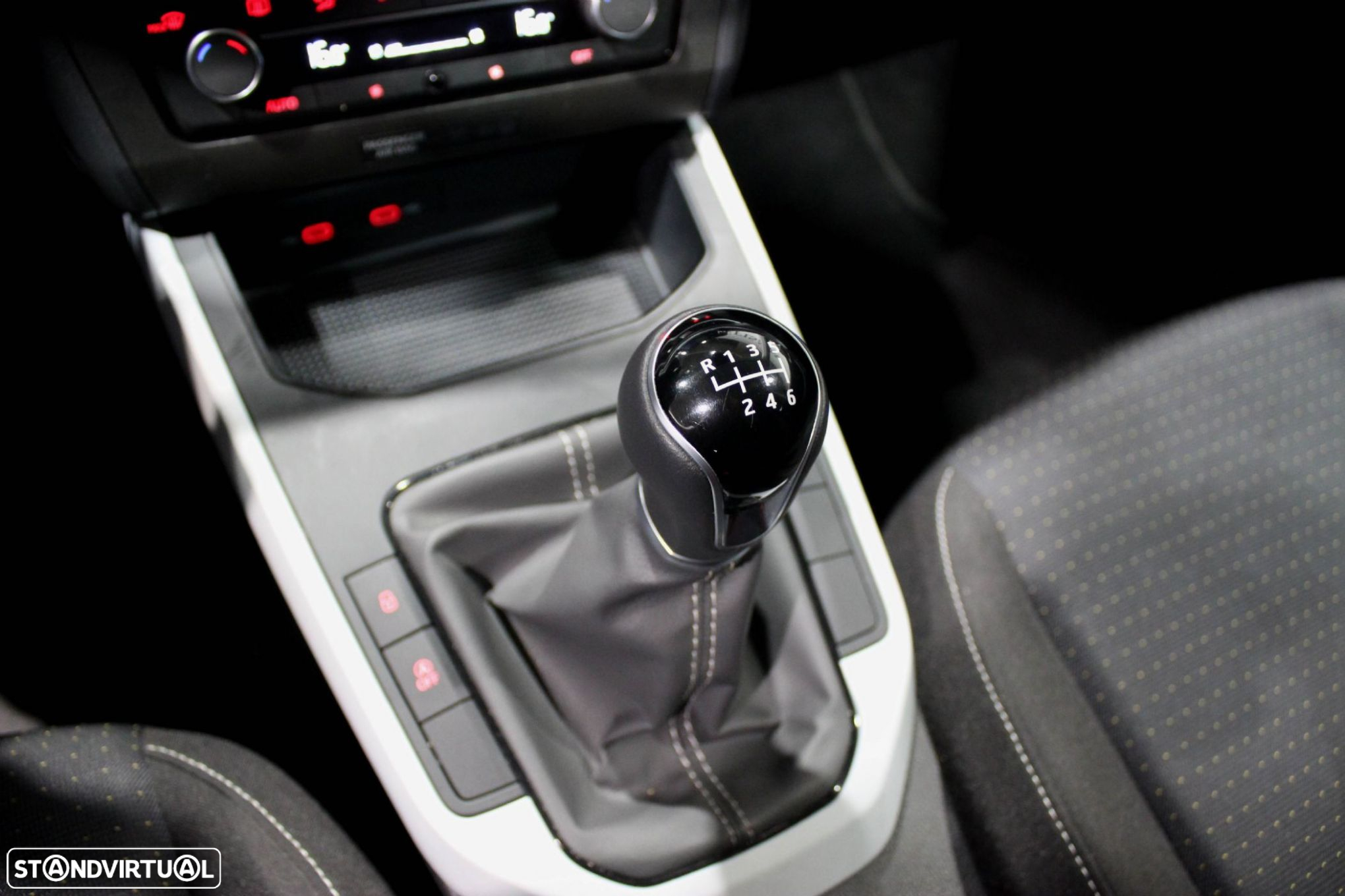 SEAT Arona 1.0 TSI Style - 32