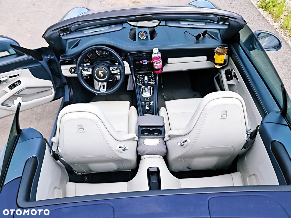 Porsche 911 Turbo S Cabriolet - 12