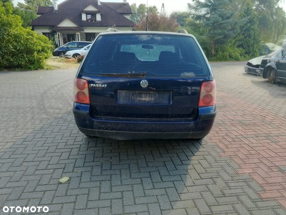 Volkswagen Passat B5 FL (00-05r.) 1.6 B 102KM. Silnik ALZ Skrzynia DVP lakier B5N / LB5N / 7D.Cały na części. GWARANCJA !!!  Przód Tył Zestaw Komplet Drzwi Klapa Zderzak Błotnik Maska Grill Atrapa Szyba Pas Lampa Lusterko Boczki Fotel Kanapa Kokpit Deska Rozdzielcza Przełącznik Włącznik Sterownik Przewody Wiązka Instalacja Moduł Komputer Czujnik Listwa Pompa Alternator Wtryski Głowica Rozrusznik Kompresor Sprzęgło Dwumas Silnik Skrzynia ABS Klimatyzacji Paliwa Wspomagania Kolektor Turbina Przepustnica Zawór Chłodnica Koło Hak Belka Sanki Zawieszenie Mcpherson Półoś Amortyzator Wydech Tłumik Zacisk Most - 6