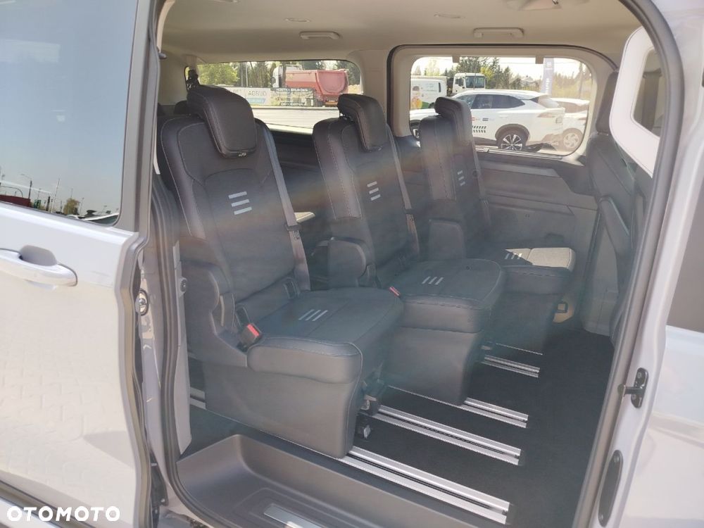 Ford Tourneo Custom - 15