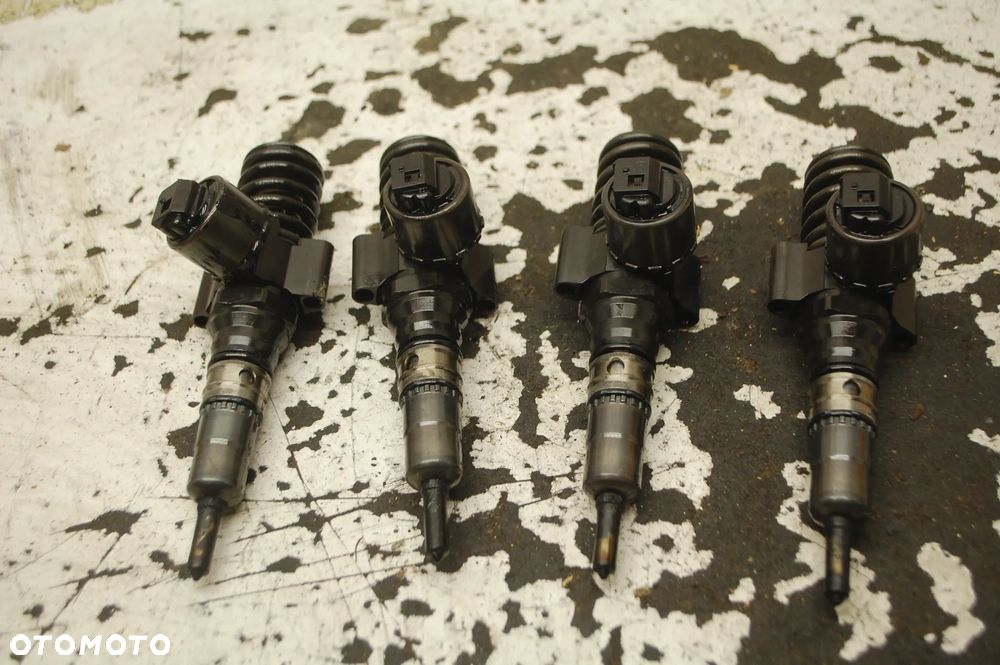 POMPOWTYRSKIWACZE POMPOWTRYSK 03G130073G AUDI A4 B7 2.0 TDI AUDI A3 8P VW GOLF V SKODA SEAT 03G130073S - 2