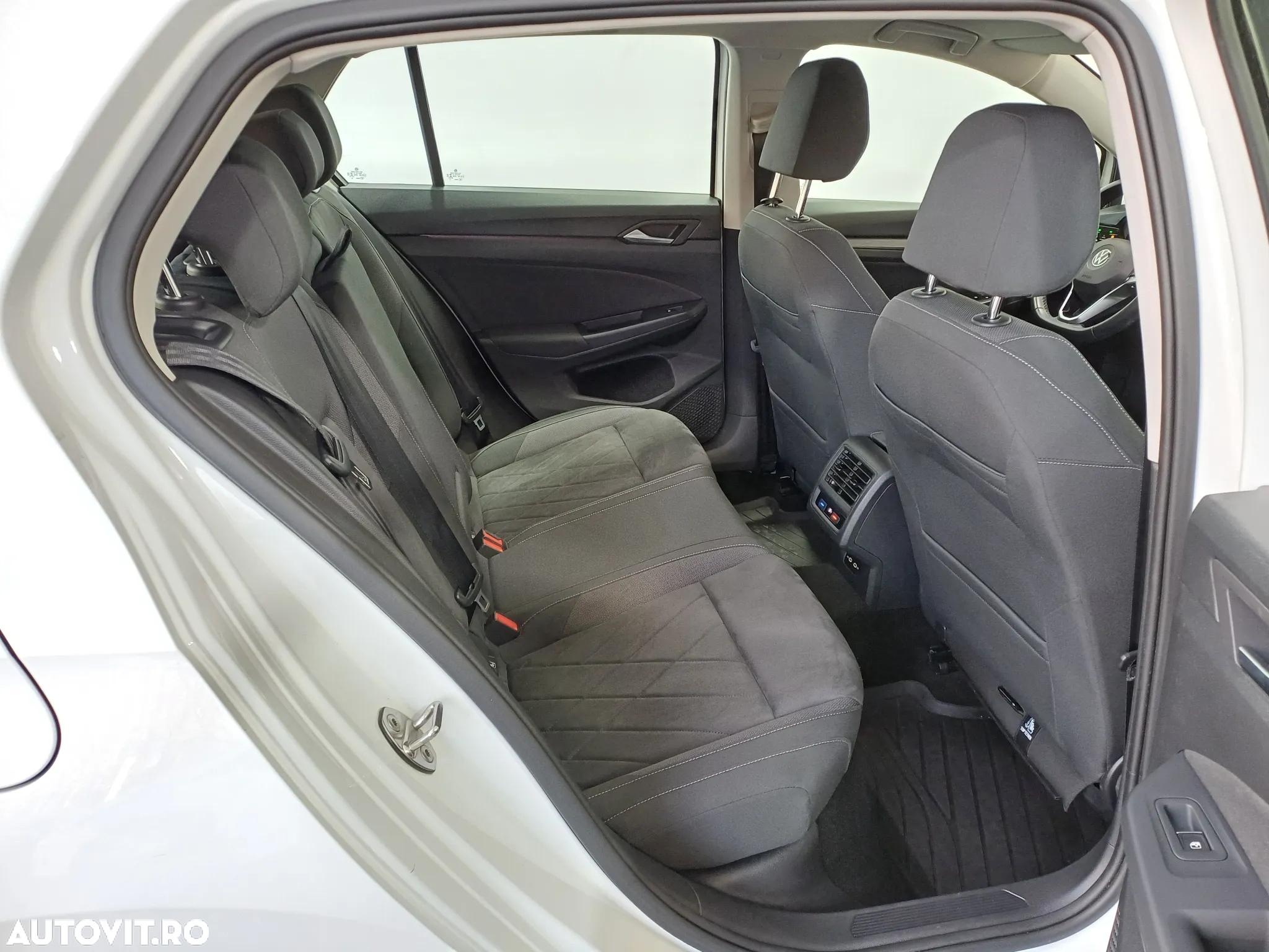 Volkswagen Golf 2.0 TDI DSG Style - 28