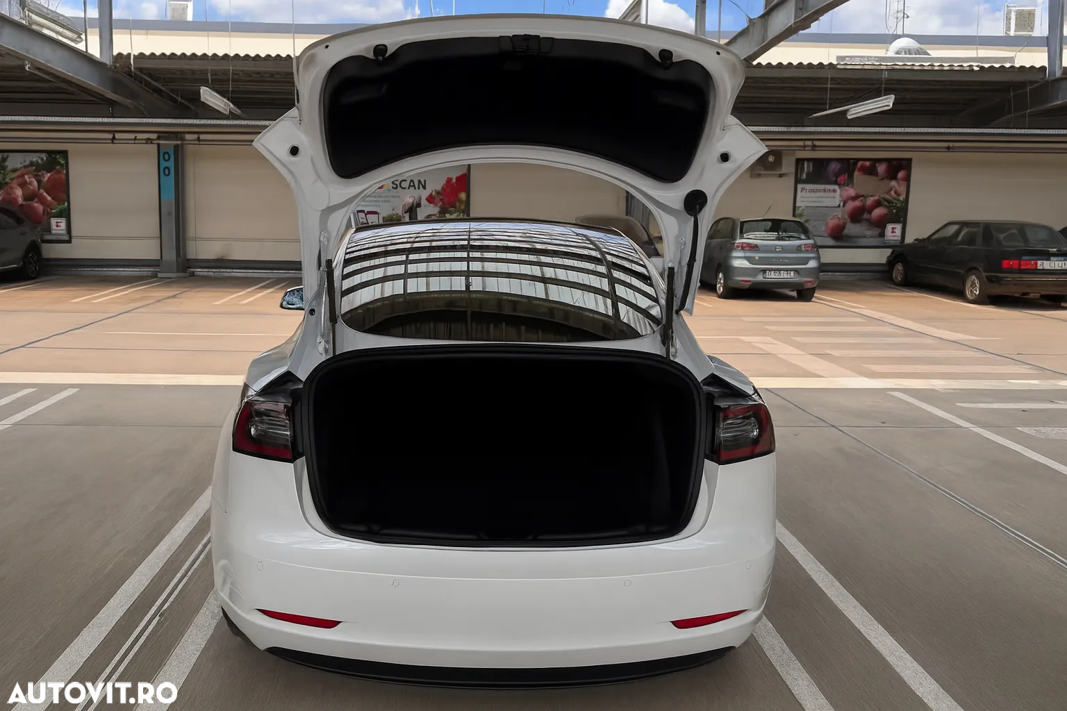 Tesla Model 3 Standard Reichweite Plus Hinterradantrieb - 11