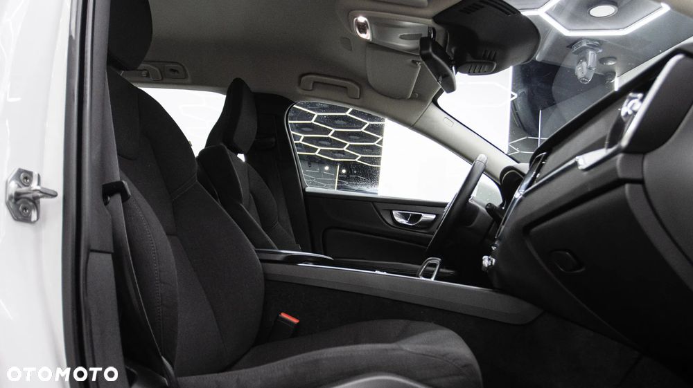 Volvo V60 B3 B Momentum Core - 15