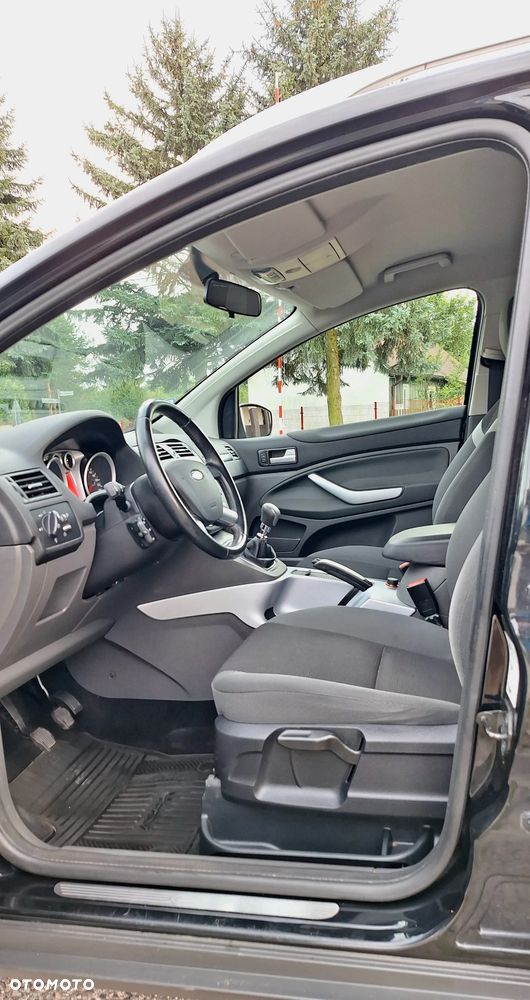 Ford Kuga 2.0 TDCi 2x4 Titanium - 20