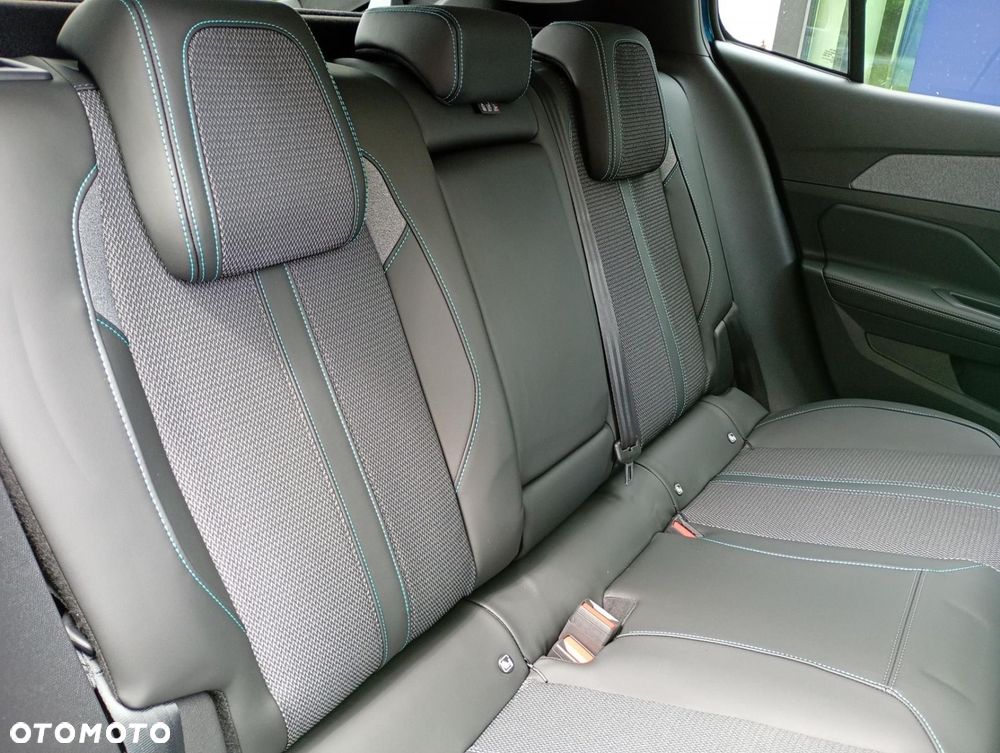 Peugeot 408 - 25