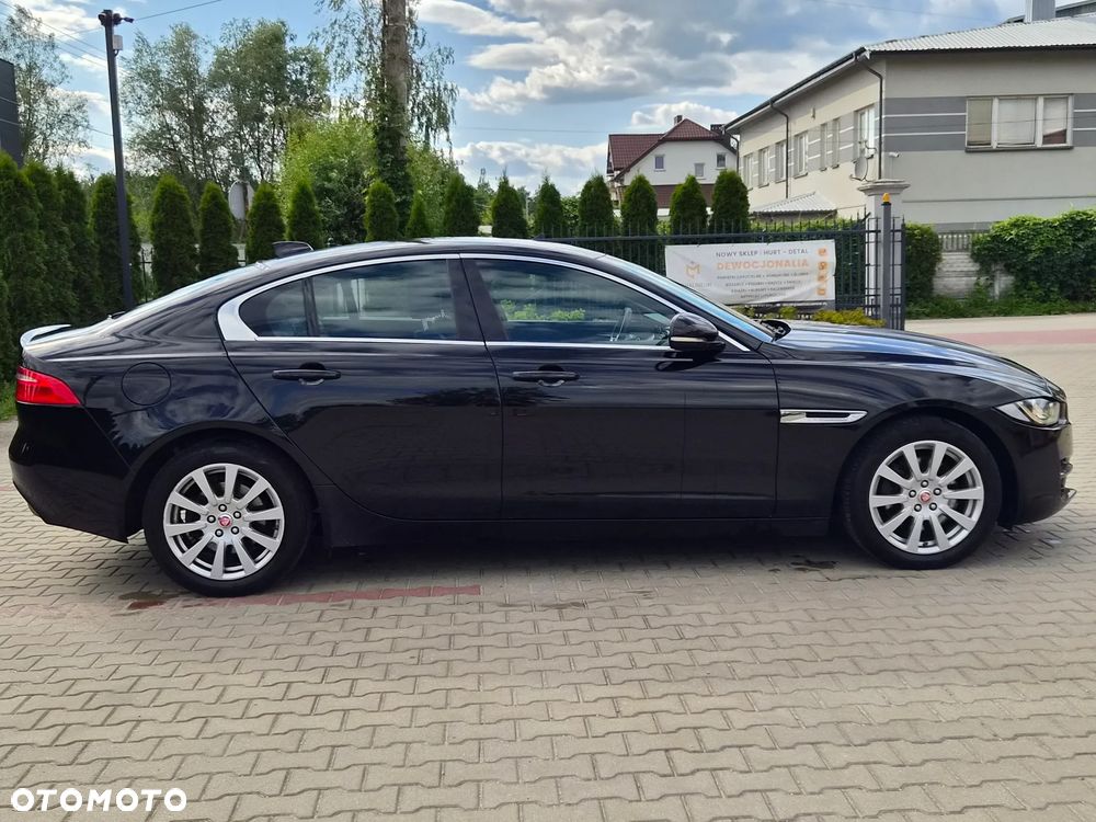 Jaguar XE 2.0 D180 SE - 23