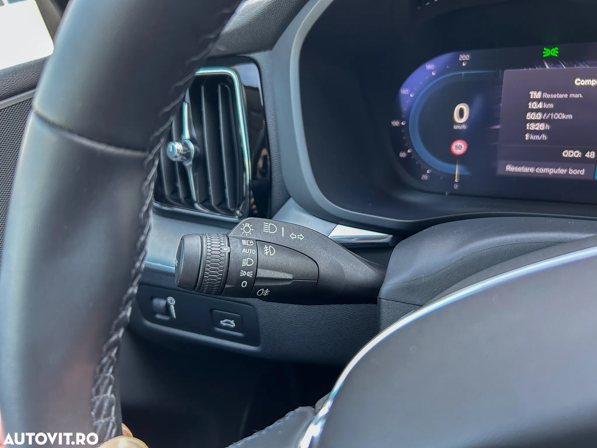Volvo XC 60 B5 MHEV AT8 AWD Momentum Pro - 28