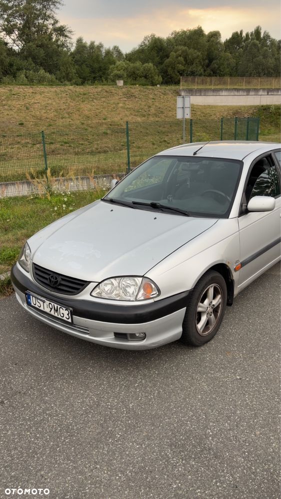 Toyota Avensis - 1