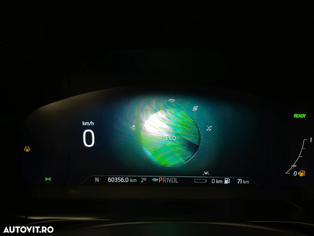 Ford Kuga 2.5 Duratec PHEV ST-LINE - 32