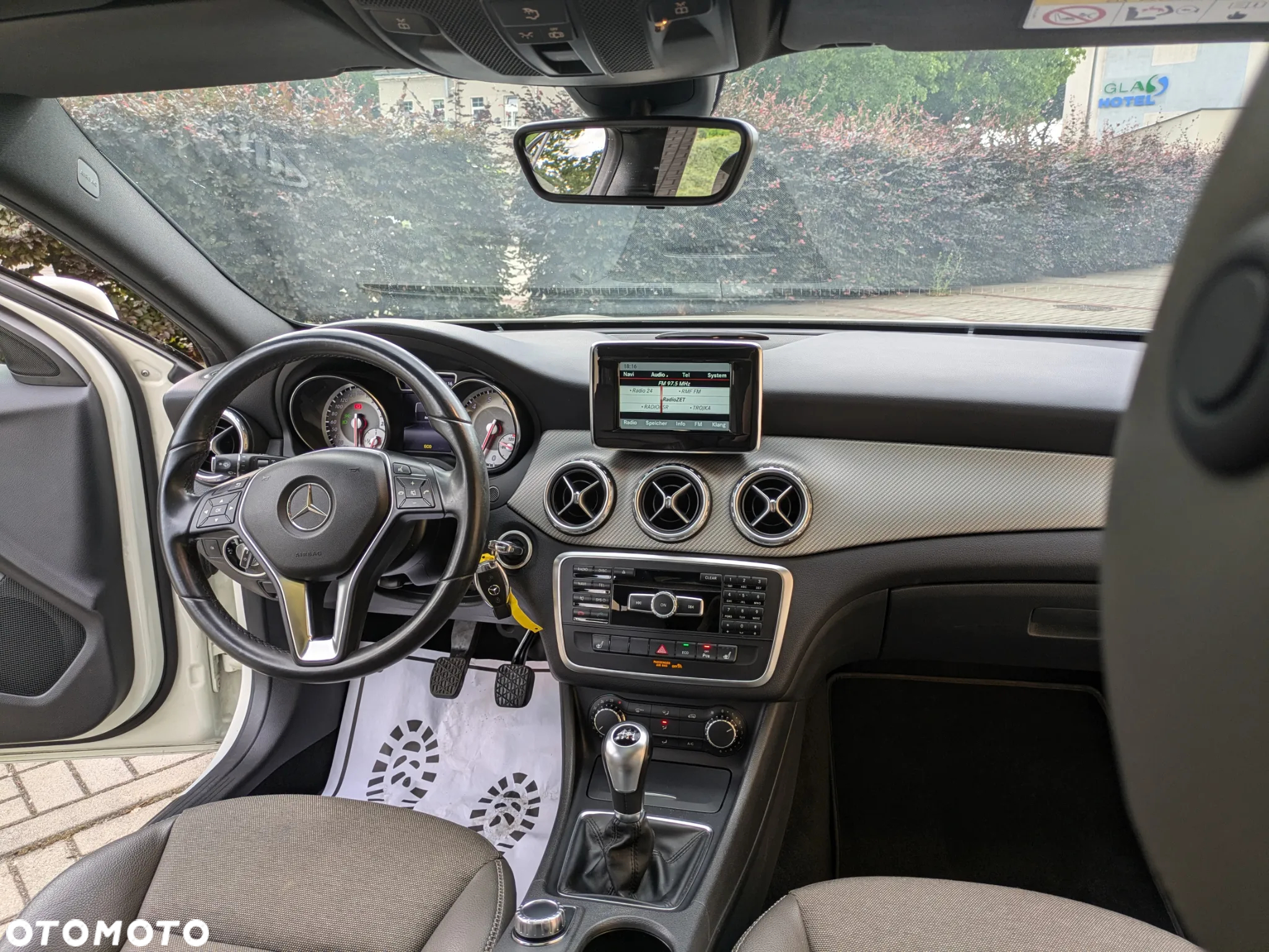 Mercedes-Benz GLA 200 UrbanStyle Edition - 34