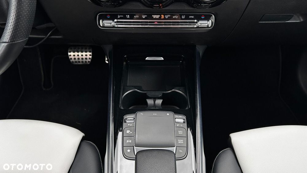 Mercedes-Benz GLB 200 d AMG Line 8G-DCT - 18
