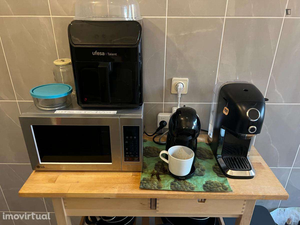 Quarto - localizado em Lordelo do Ouro Porto - Grande imagem: 3/14