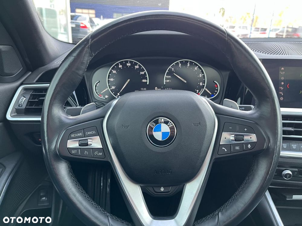BMW Seria 3 330i xDrive - 7
