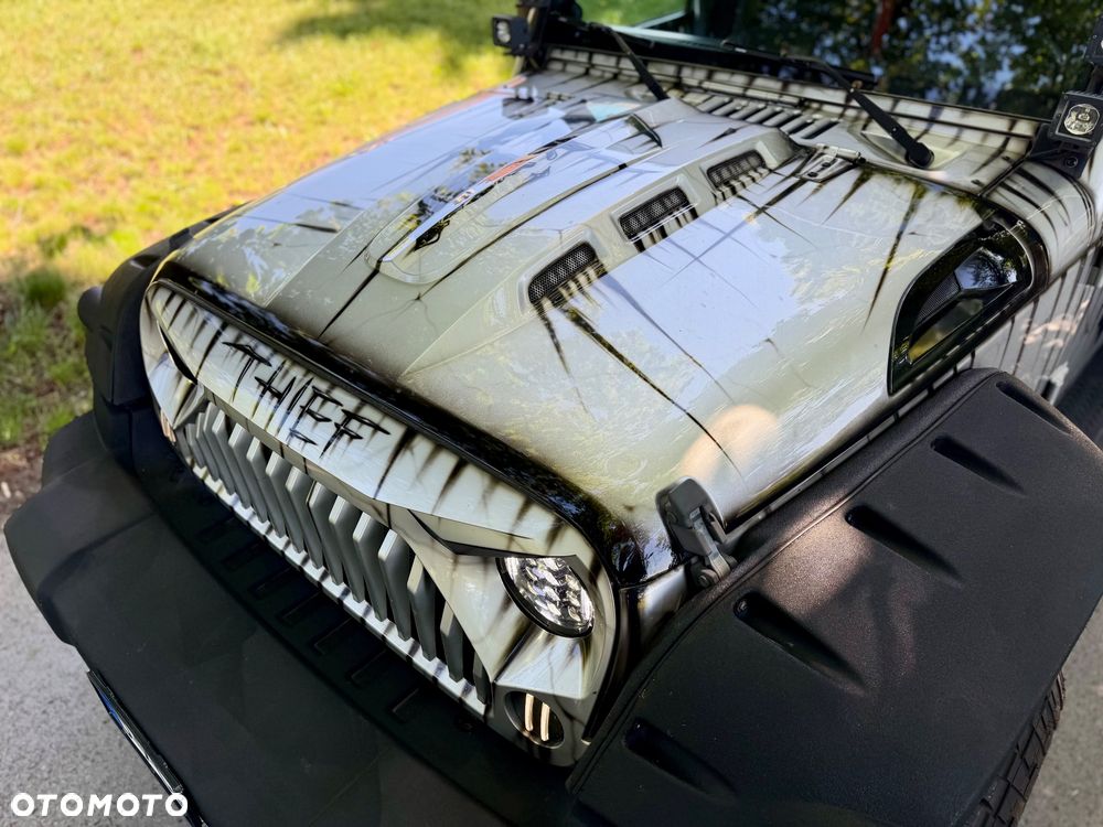 Jeep Wrangler 3.8 Sahara - 6