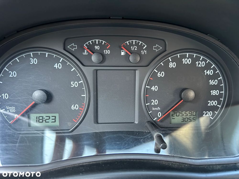 Volkswagen Polo 1.4 16V Comfortline - 10