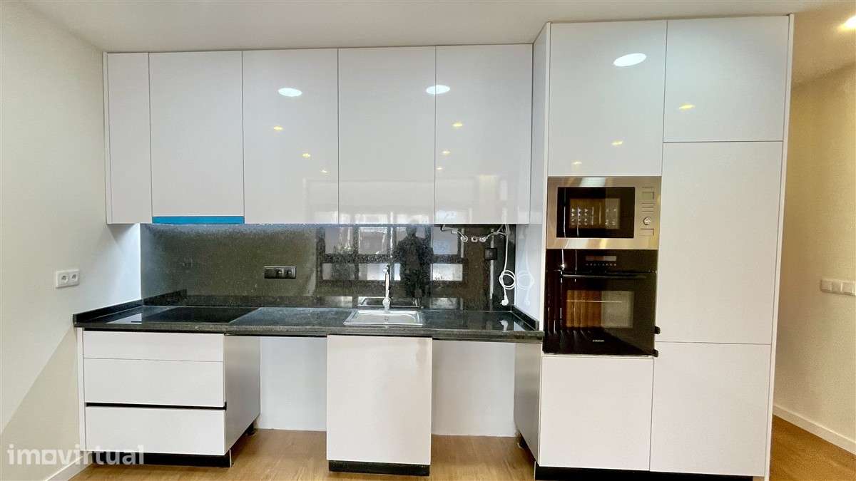 T2 remodelado-Caxinas-Vila do Conde-Terraço-Aparcamento - Grande imagem: 4/15