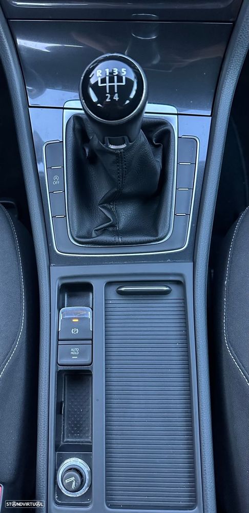 VW Golf 1.6 TDI Confortline - 10