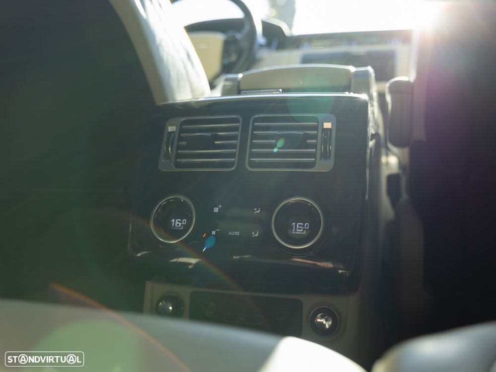 Land Rover Range Rover P400e Plug-in Vogue - 16