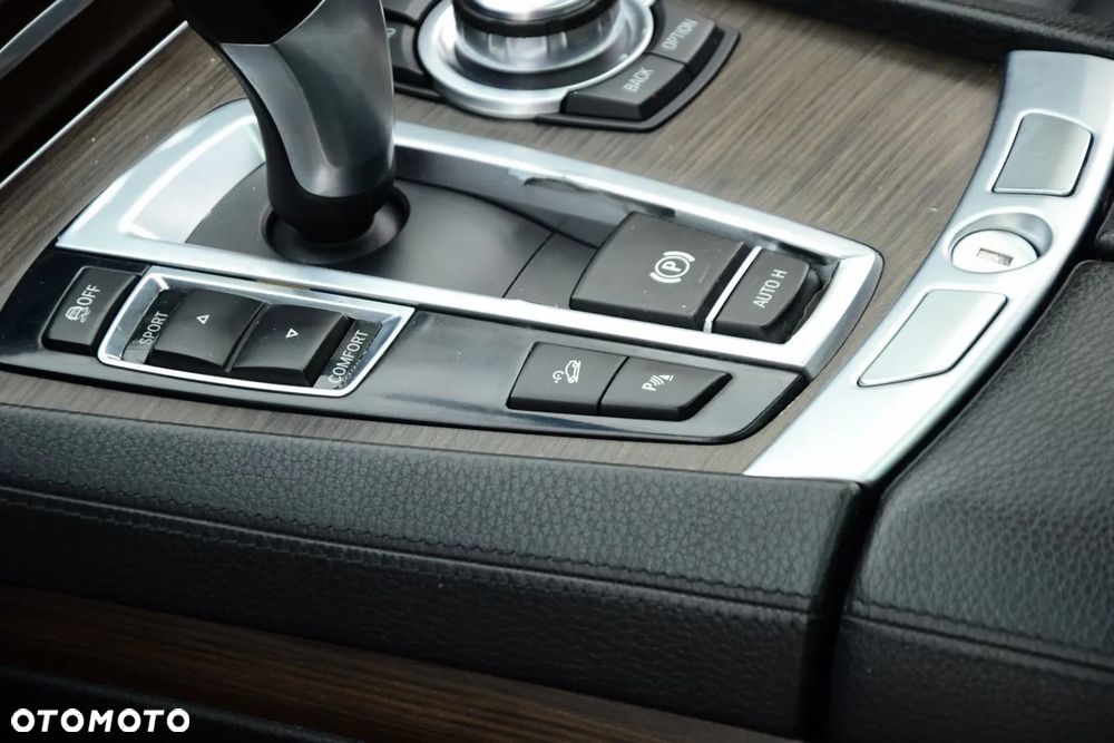 BMW Seria 7 750Ld xDrive - 25