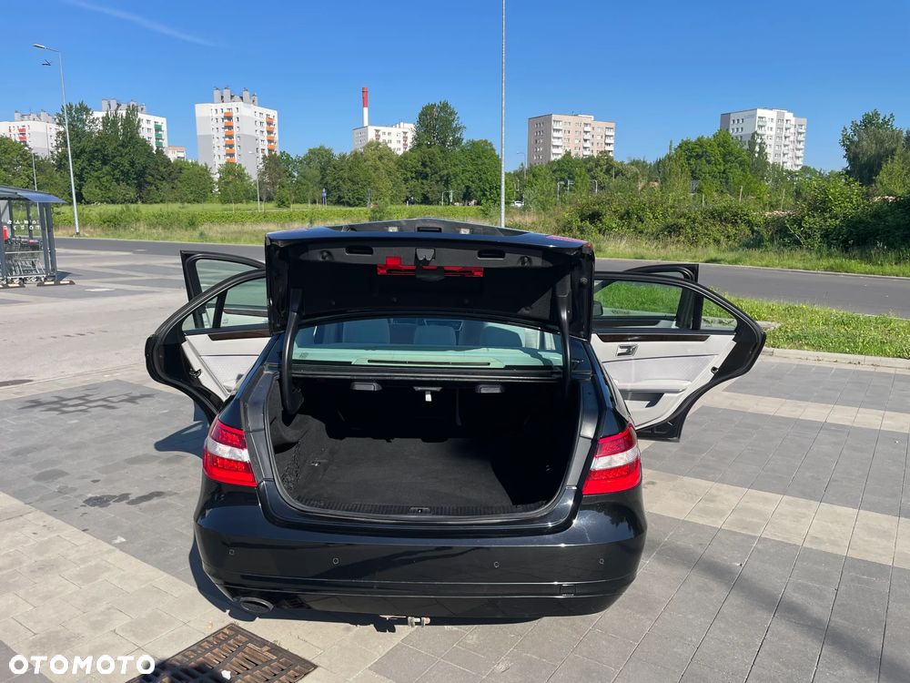 Mercedes-Benz Klasa E 200 CGI BlueEFFICIENCY - 8