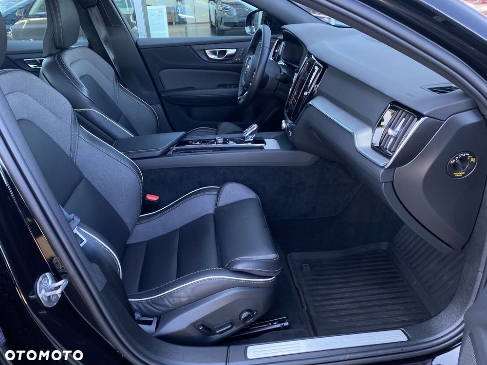 Volvo S60 B5 B AWD Plus Dark - 30