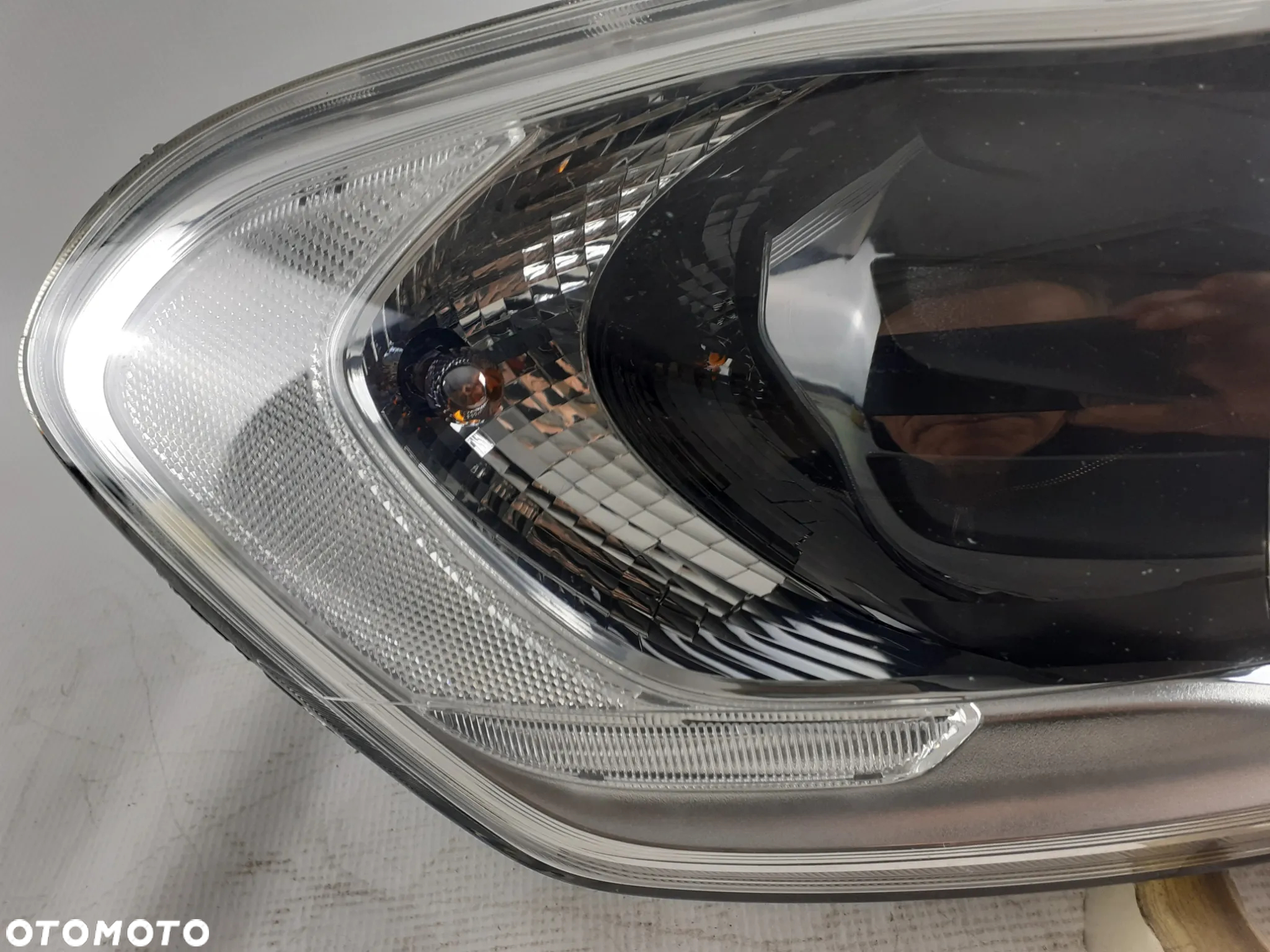 Lampa Volvo prawa XC60 xenon 13-17r - 2