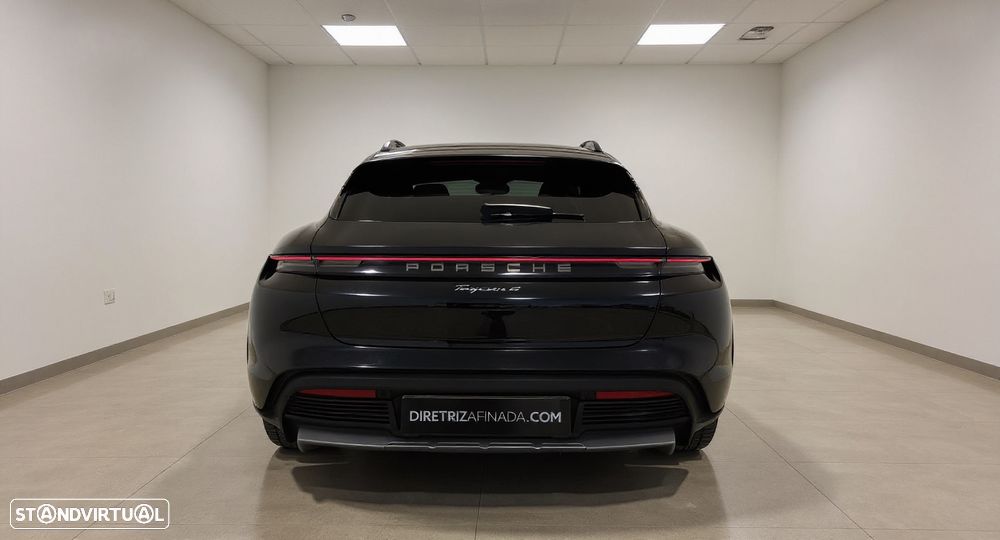 Porsche Taycan Cross Turismo 4 - 7