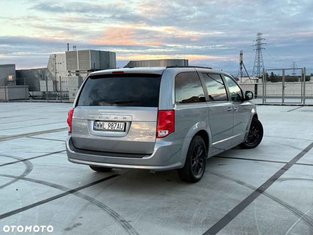 Dodge Grand Caravan - 17