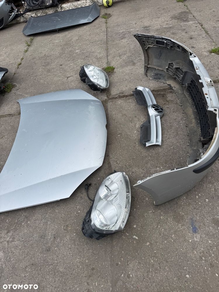 Volkswagen golf 5 drzwi srebrne srebrny srebrna maska zderzak pas przedni błotnik prawy lewej drzwi prawe lewe przednie tylnie tył lampa lampa przód prawa lewa lampa ty tylnia  zderzak przód prawa lewa maska - 4