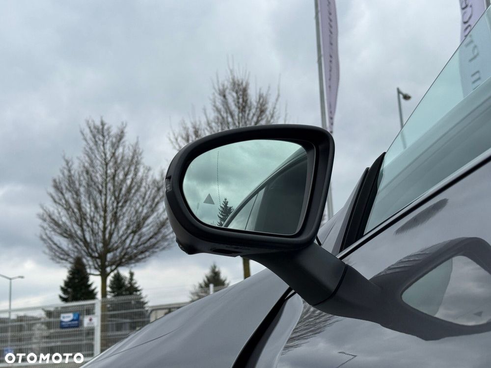 Mercedes-Benz CLA - 12