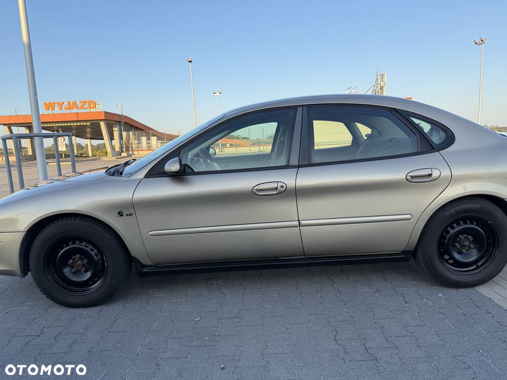 Ford Taurus - 3