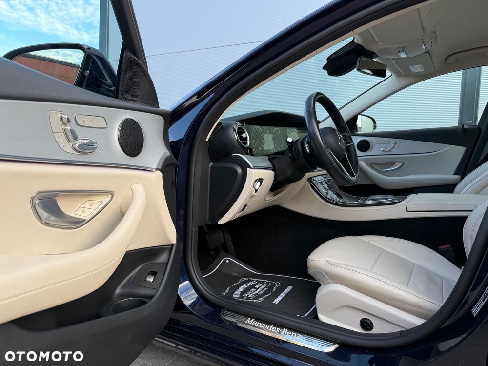 Mercedes-Benz Klasa E 300 9G-TRONIC - 24