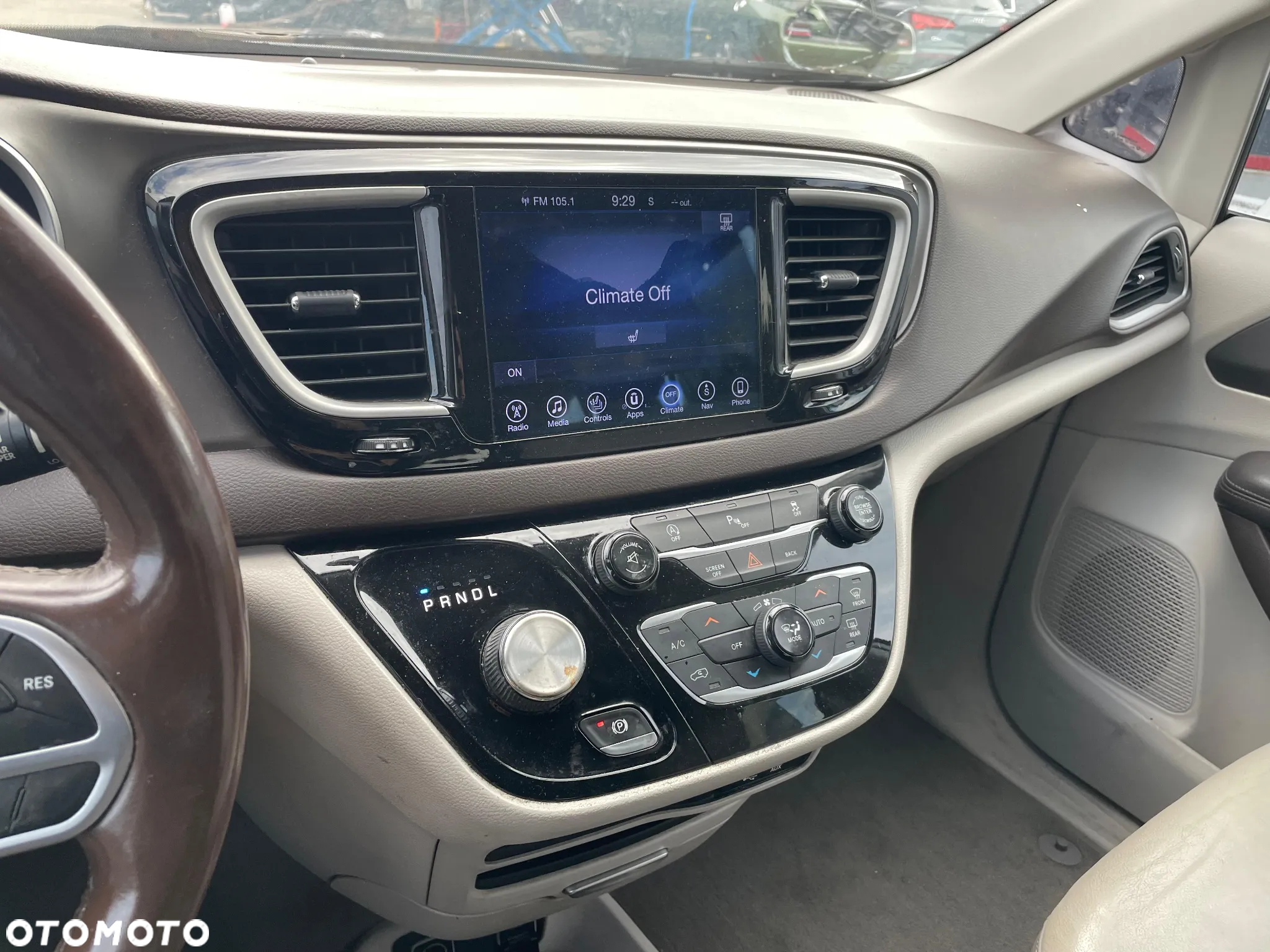 Chrysler Pacifica - 11