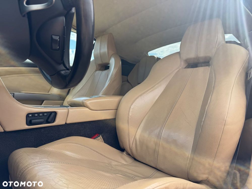 Aston Martin DB9 - 13