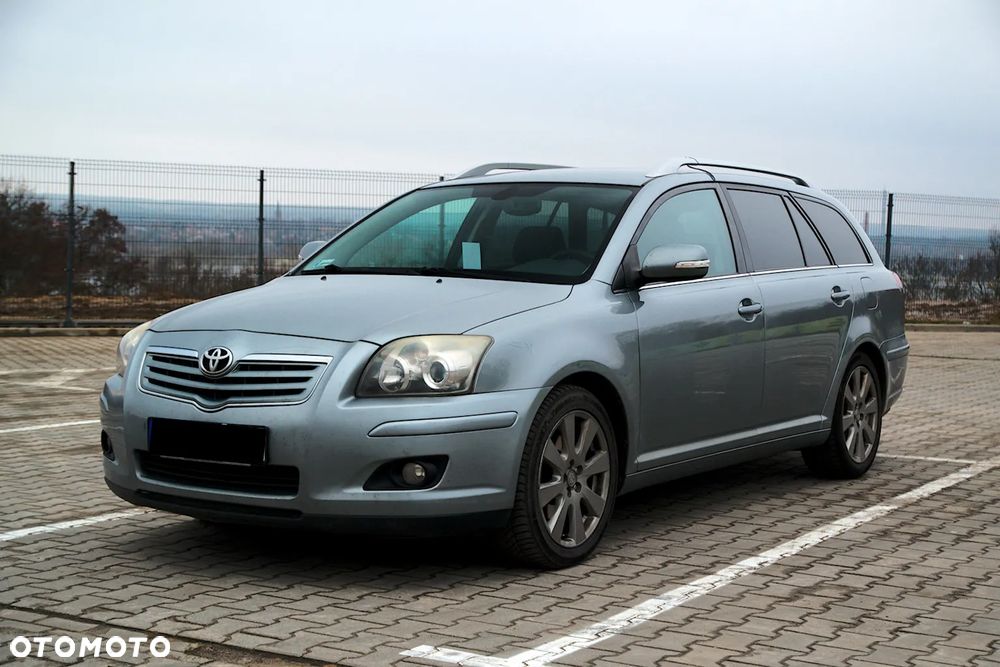 Toyota Avensis - 1