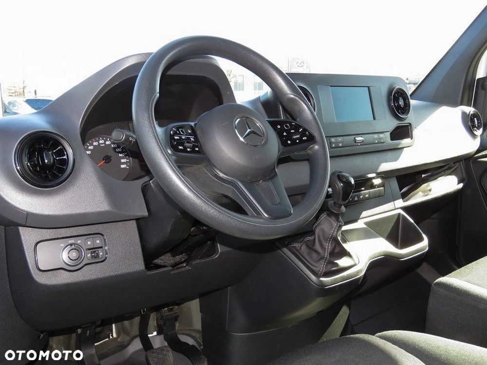 Mercedes-Benz Sprinter - 8