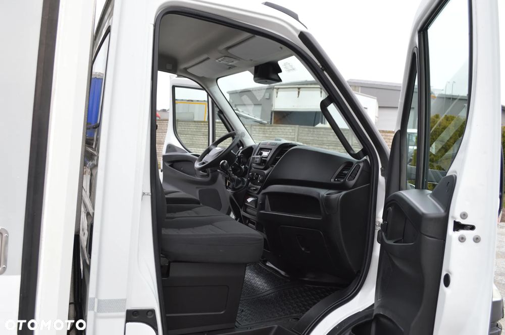 Iveco DAILY 60C15 CHŁODNIA+WINDA+DRZWI BOCZNE I TYLNE MROŹNIA IZOTERMA - 18