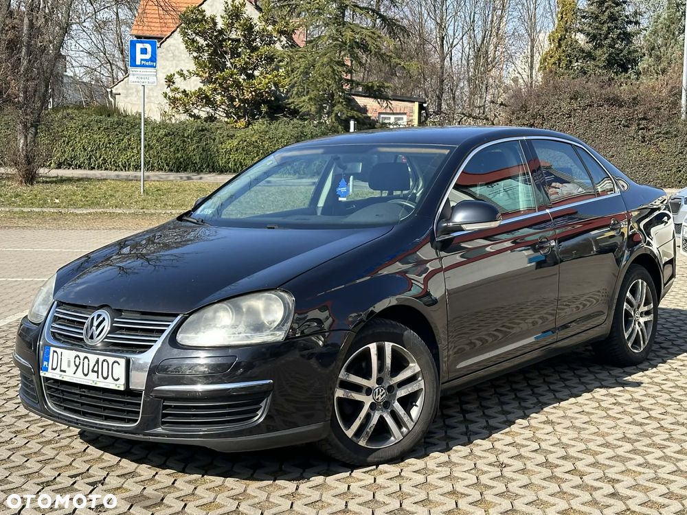 Volkswagen Jetta - 2