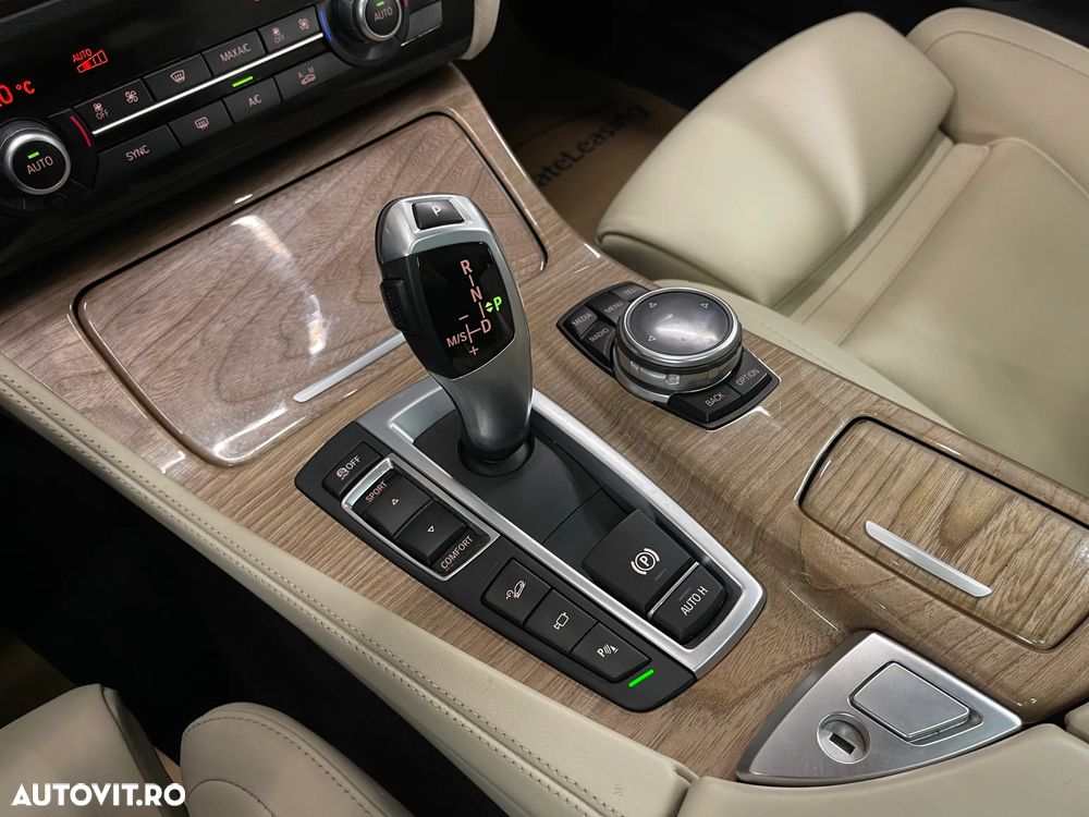 BMW Seria 5 530d xDrive Touring Aut. - 35