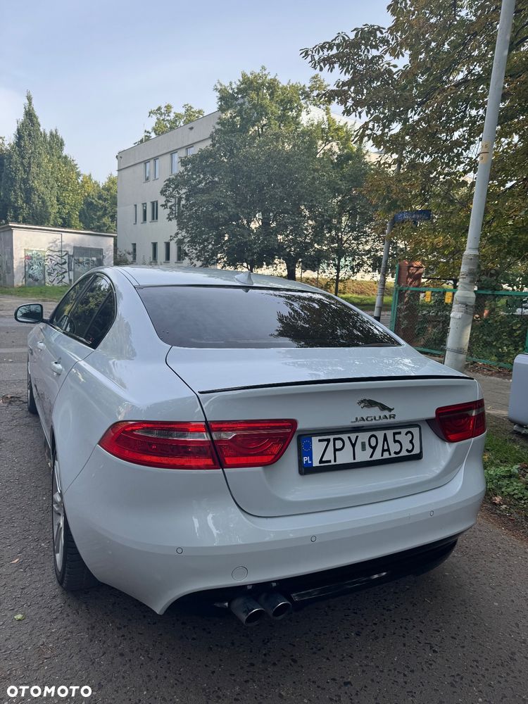 Jaguar XE 2.0 D R-Sport - 11