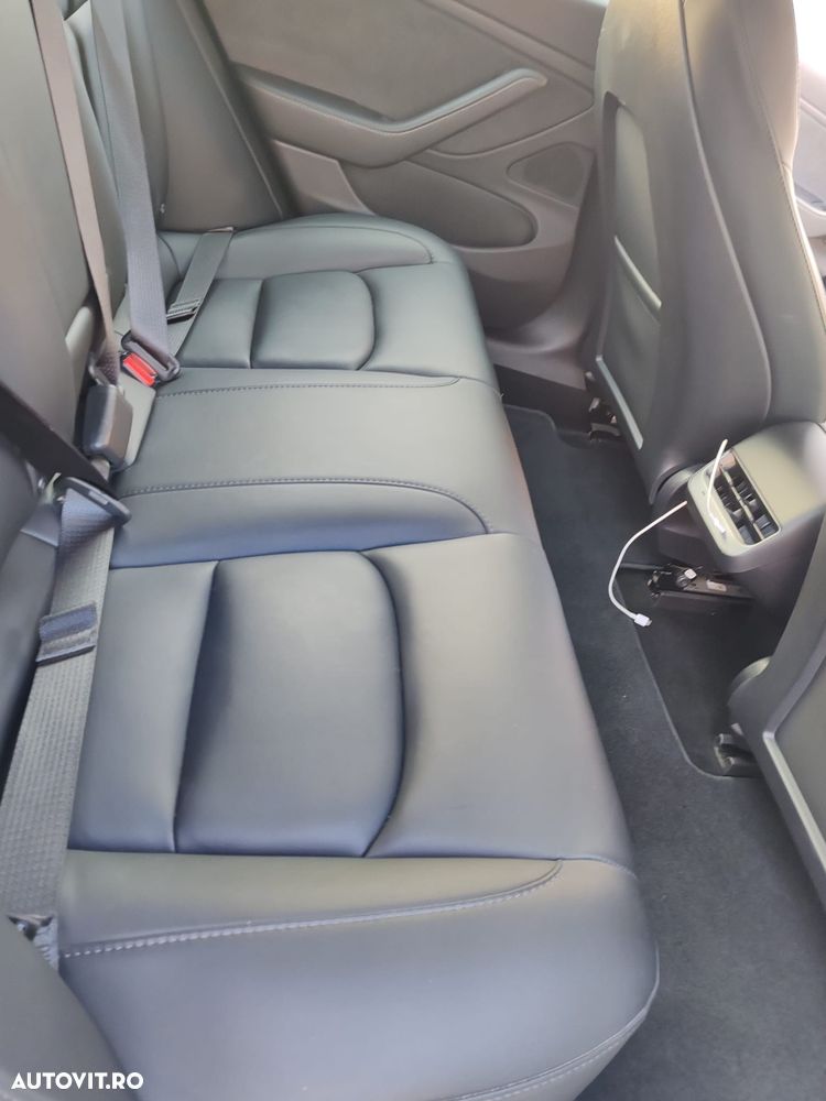 Tesla Model 3 - 9