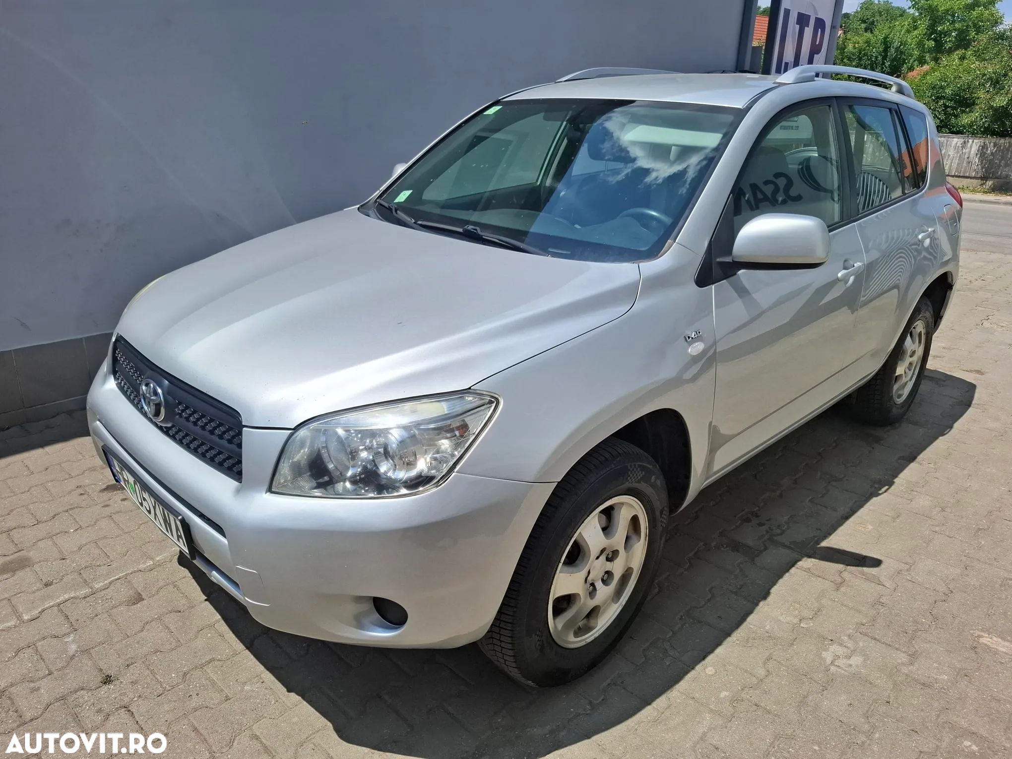 Toyota RAV4 2.2 D-4D Executive - 1