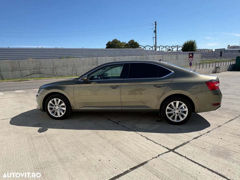 Skoda Superb 2.0 TDI DSG Ambition - 9