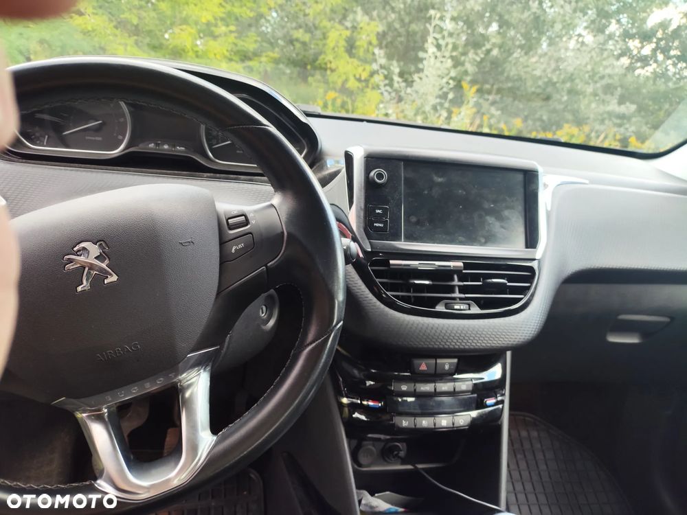 Peugeot 2008 1.5 BlueHDi Allure S&S - 12