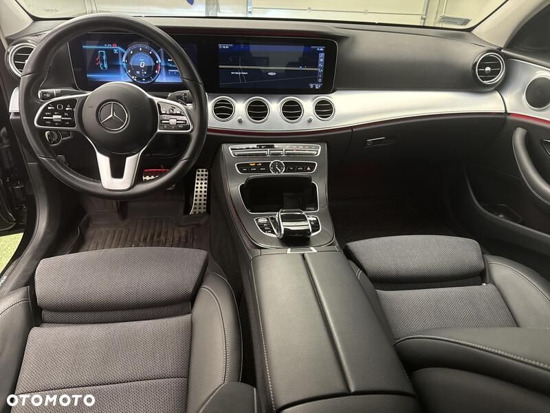 Mercedes-Benz Klasa E - 23