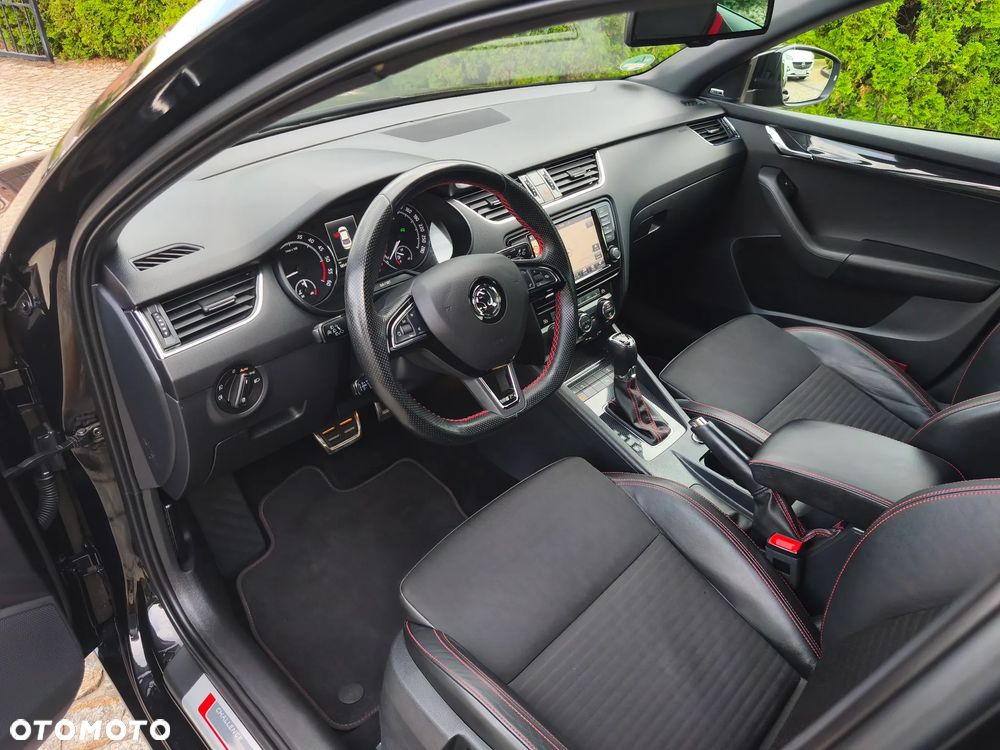 Skoda Octavia 2.0 TDI DSG RS - 23