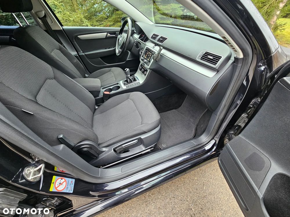 Volkswagen Passat 2.0 TDI DPF BlueMotion Technology Comfortline - 13