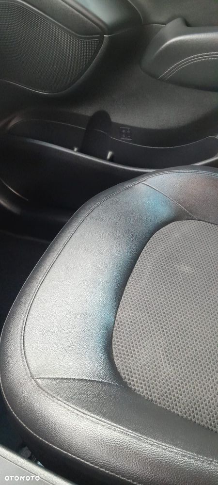 Hyundai ix35 1.7 CRDi 2WD blue Finale Gold - 32