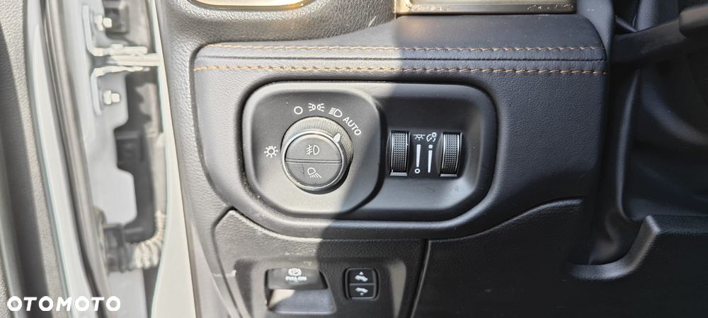 RAM 1500 5.7 Crew Cab Longhorn - 21